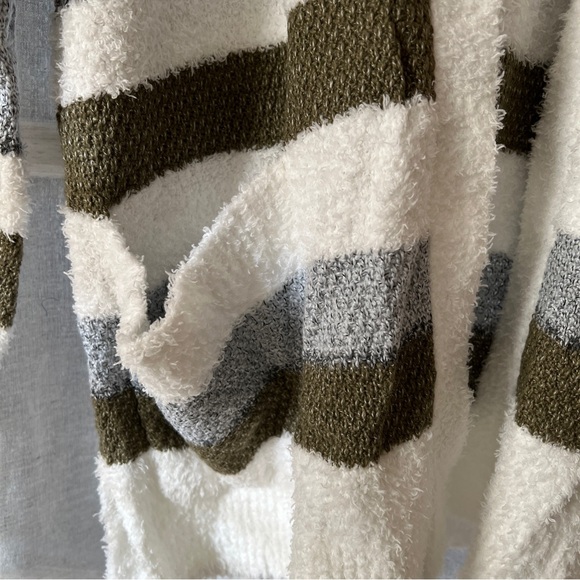 Pink Clover Millicent Cardigan - Picture 3 of 9